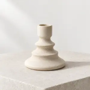 Bougeoir Dune en céramique ivoire, visuel généré